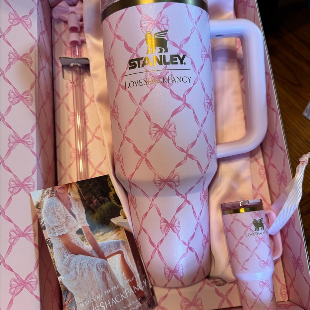 🎀LoveShackFancy x Stanley 40 oz Quencher and Ornament set💕